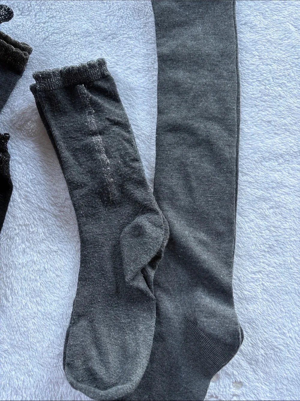 HANES: BUNDLE WOMEN’S SOCKS: NWOT- 5 Knee Socks & 10 pair of Ankle Socks